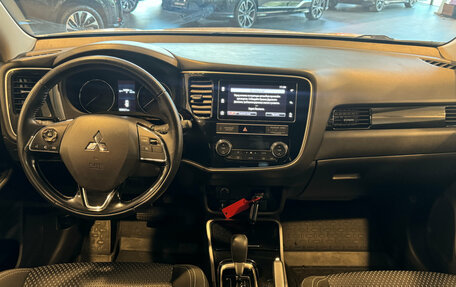 Mitsubishi Outlander III рестайлинг 3, 2019 год, 2 350 000 рублей, 17 фотография