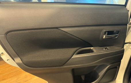 Mitsubishi Outlander III рестайлинг 3, 2019 год, 2 350 000 рублей, 16 фотография