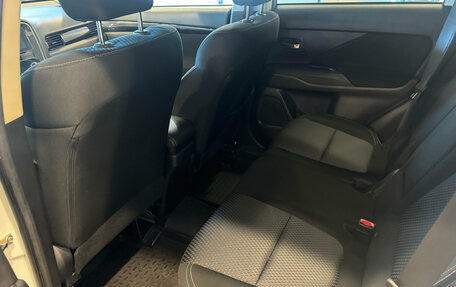 Mitsubishi Outlander III рестайлинг 3, 2019 год, 2 350 000 рублей, 14 фотография