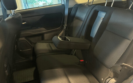Mitsubishi Outlander III рестайлинг 3, 2019 год, 2 350 000 рублей, 15 фотография