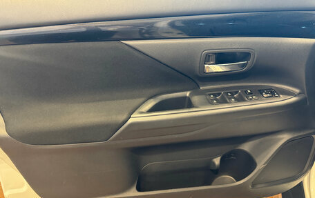 Mitsubishi Outlander III рестайлинг 3, 2019 год, 2 350 000 рублей, 12 фотография