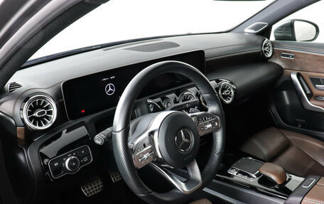 Mercedes-Benz A-Класс, 2018 год, 2 799 000 рублей, 10 фотография