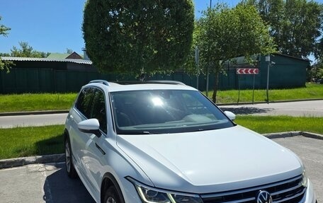 Volkswagen Tiguan II, 2021 год, 4 350 000 рублей, 2 фотография