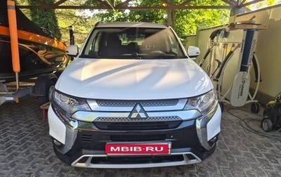 Mitsubishi Outlander III рестайлинг 3, 2019 год, 2 100 000 рублей, 1 фотография
