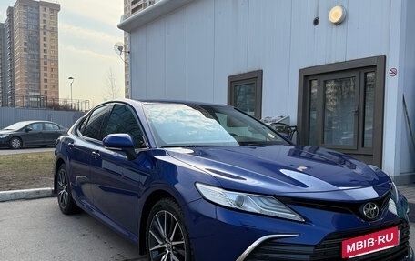 Toyota Camry, 2021 год, 3 200 000 рублей, 2 фотография