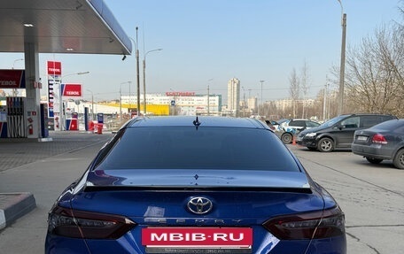 Toyota Camry, 2021 год, 3 200 000 рублей, 5 фотография