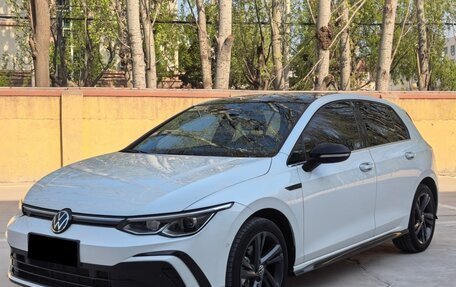Volkswagen Golf VIII, 2021 год, 2 040 000 рублей, 2 фотография