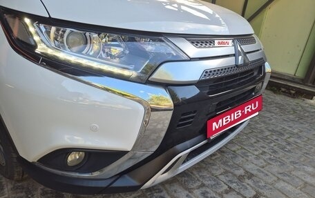 Mitsubishi Outlander III рестайлинг 3, 2019 год, 2 100 000 рублей, 7 фотография