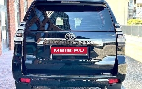Toyota Land Cruiser Prado 150 рестайлинг 2, 2021 год, 5 600 000 рублей, 3 фотография