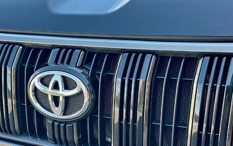 Toyota Land Cruiser Prado 150 рестайлинг 2, 2021 год, 5 600 000 рублей, 7 фотография