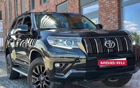 Toyota Land Cruiser Prado 150 рестайлинг 2, 2021 год, 5 600 000 рублей, 2 фотография