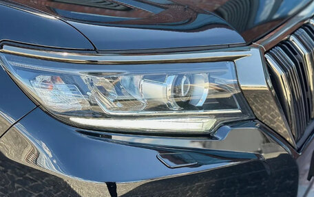 Toyota Land Cruiser Prado 150 рестайлинг 2, 2021 год, 5 600 000 рублей, 5 фотография