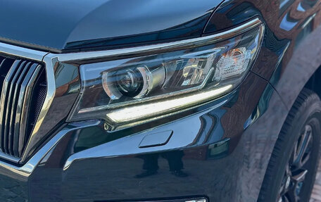 Toyota Land Cruiser Prado 150 рестайлинг 2, 2021 год, 5 600 000 рублей, 6 фотография