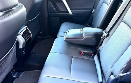 Toyota Land Cruiser Prado 150 рестайлинг 2, 2021 год, 5 600 000 рублей, 14 фотография