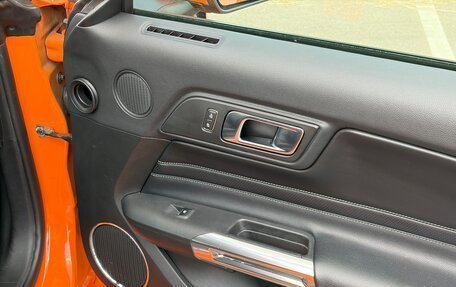 Ford Mustang VI рестайлинг, 2020 год, 4 200 000 рублей, 34 фотография