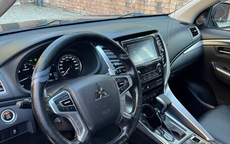 Mitsubishi Pajero Sport III рестайлинг, 2017 год, 2 390 000 рублей, 5 фотография