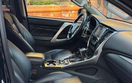 Mitsubishi Pajero Sport III рестайлинг, 2017 год, 2 390 000 рублей, 6 фотография