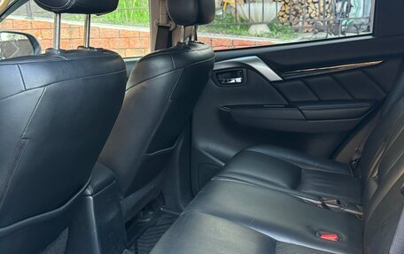 Mitsubishi Pajero Sport III рестайлинг, 2017 год, 2 390 000 рублей, 7 фотография