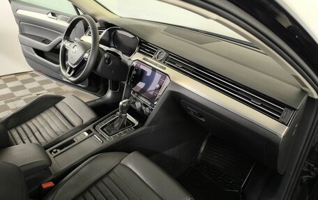 Volkswagen Passat B8 рестайлинг, 2018 год, 1 820 000 рублей, 10 фотография