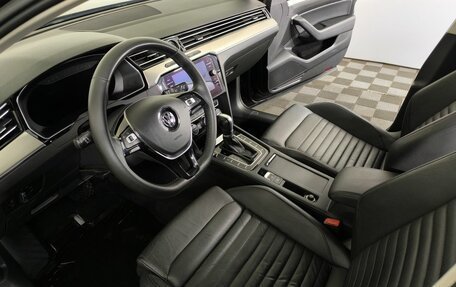 Volkswagen Passat B8 рестайлинг, 2018 год, 1 820 000 рублей, 8 фотография
