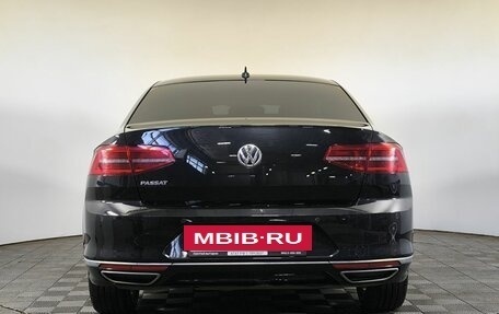 Volkswagen Passat B8 рестайлинг, 2018 год, 1 820 000 рублей, 5 фотография
