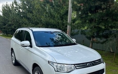 Mitsubishi Outlander III рестайлинг 3, 2014 год, 1 570 000 рублей, 1 фотография