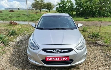 Hyundai Solaris II рестайлинг, 2013 год, 920 000 рублей, 1 фотография