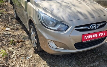 Hyundai Solaris II рестайлинг, 2011 год, 600 000 рублей, 2 фотография