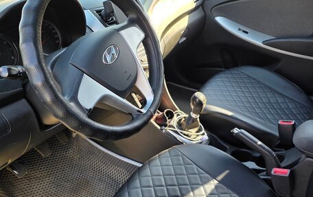 Hyundai Solaris II рестайлинг, 2011 год, 600 000 рублей, 15 фотография