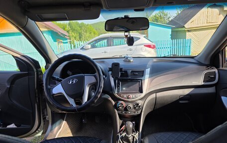 Hyundai Solaris II рестайлинг, 2011 год, 600 000 рублей, 11 фотография
