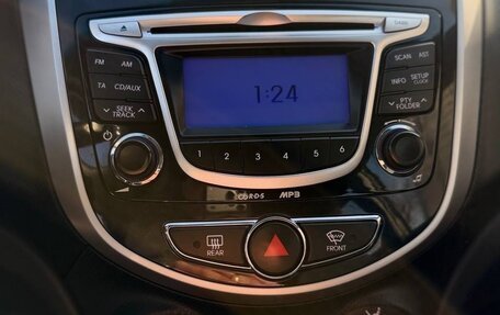 Hyundai Solaris II рестайлинг, 2011 год, 800 000 рублей, 2 фотография