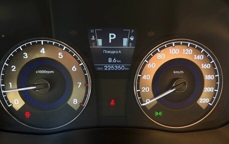 Hyundai Solaris II рестайлинг, 2011 год, 800 000 рублей, 6 фотография
