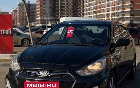 Hyundai Solaris II рестайлинг, 2011 год, 800 000 рублей, 4 фотография