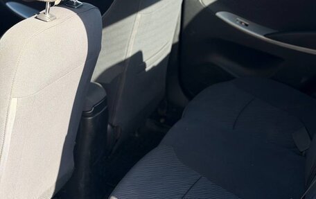 Hyundai Solaris II рестайлинг, 2011 год, 800 000 рублей, 21 фотография