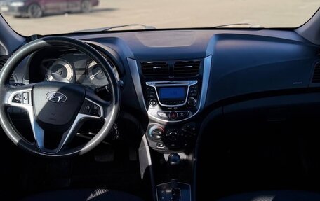Hyundai Solaris II рестайлинг, 2011 год, 800 000 рублей, 22 фотография