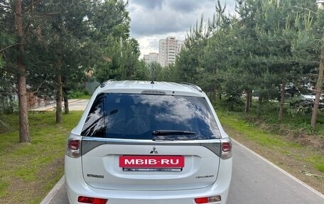 Mitsubishi Outlander III рестайлинг 3, 2014 год, 1 570 000 рублей, 4 фотография