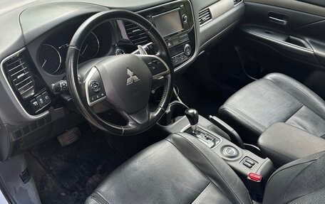 Mitsubishi Outlander III рестайлинг 3, 2014 год, 1 570 000 рублей, 5 фотография