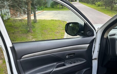 Mitsubishi Outlander III рестайлинг 3, 2014 год, 1 570 000 рублей, 7 фотография