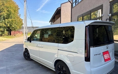 Honda Stepwgn, 2023 год, 2 240 000 рублей, 6 фотография
