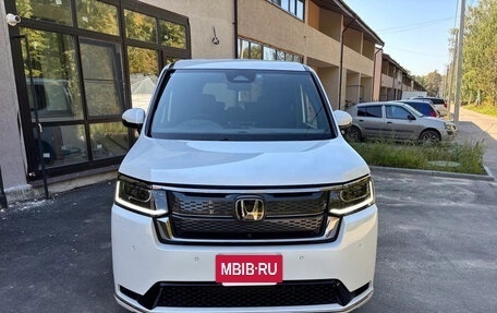 Honda Stepwgn, 2023 год, 2 240 000 рублей, 4 фотография