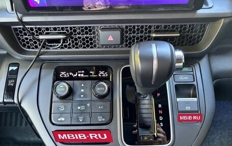 Honda Stepwgn, 2023 год, 2 240 000 рублей, 20 фотография