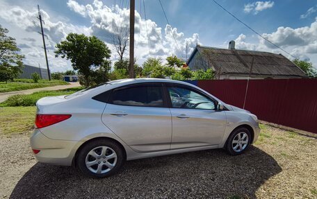 Hyundai Solaris II рестайлинг, 2013 год, 920 000 рублей, 4 фотография