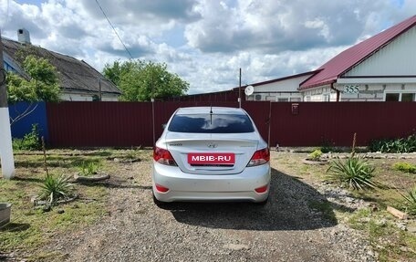 Hyundai Solaris II рестайлинг, 2013 год, 920 000 рублей, 2 фотография