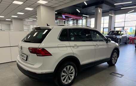 Volkswagen Tiguan II, 2021 год, 2 790 000 рублей, 5 фотография