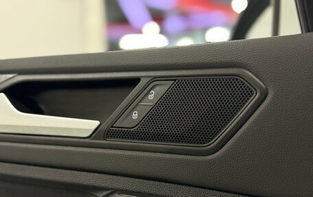 Volkswagen Tiguan II, 2021 год, 2 790 000 рублей, 13 фотография