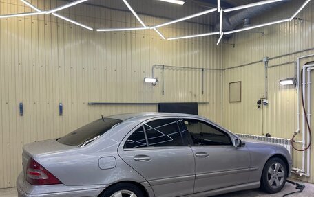 Mercedes-Benz C-Класс, 2005 год, 450 000 рублей, 1 фотография