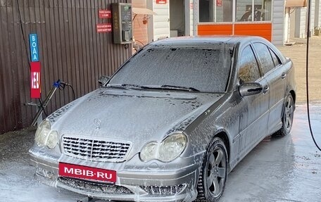 Mercedes-Benz C-Класс, 2005 год, 450 000 рублей, 3 фотография