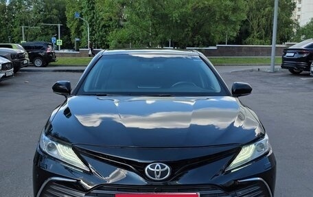Toyota Camry, 2021 год, 1 900 000 рублей, 1 фотография