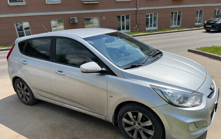 Hyundai Solaris II рестайлинг, 2011 год, 735 000 рублей, 2 фотография