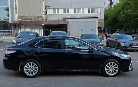 Toyota Camry, 2021 год, 1 900 000 рублей, 6 фотография
